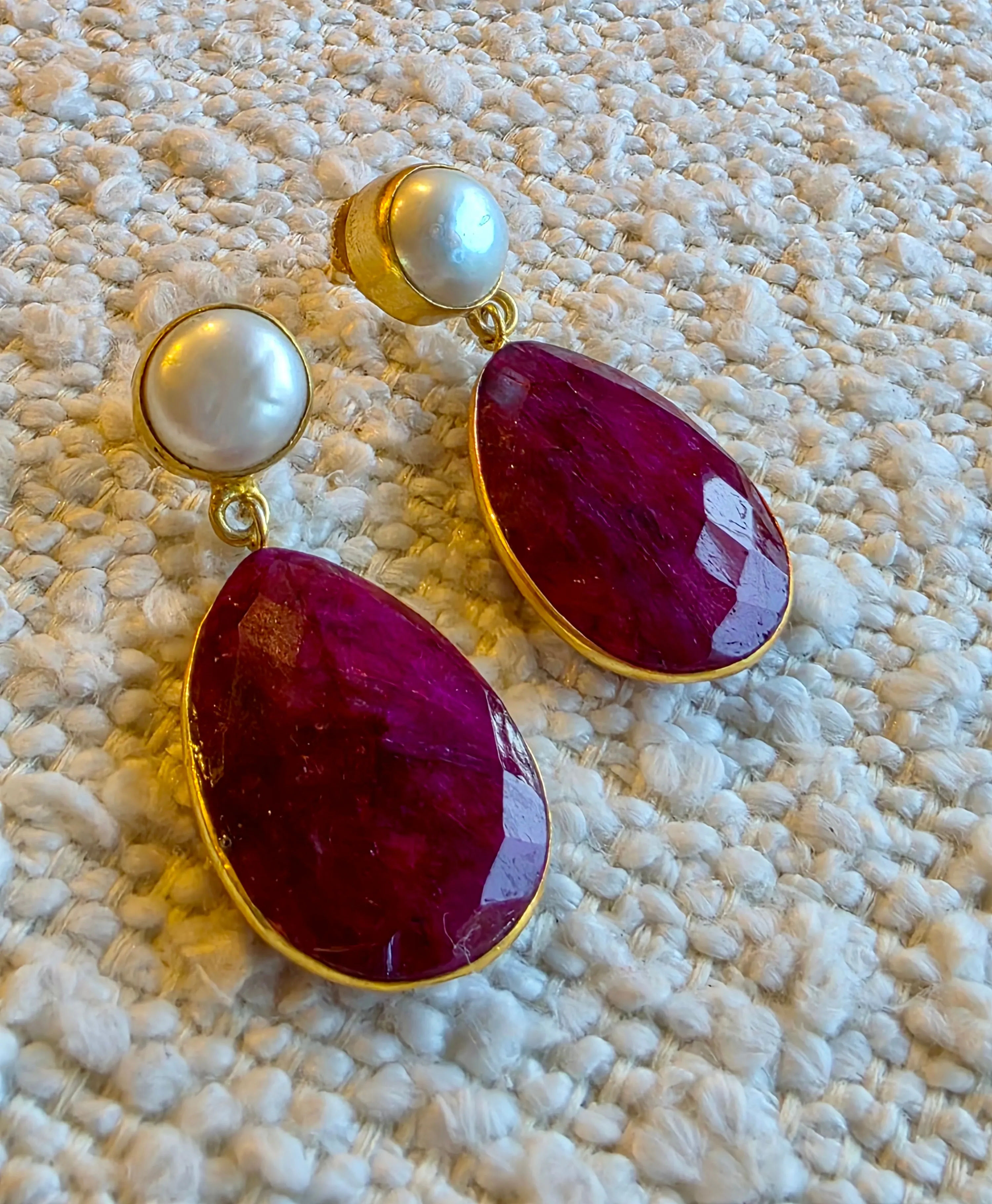 Gemajesty Fresh Water Pearl and Red Corundum Stone Drop Gold Earring