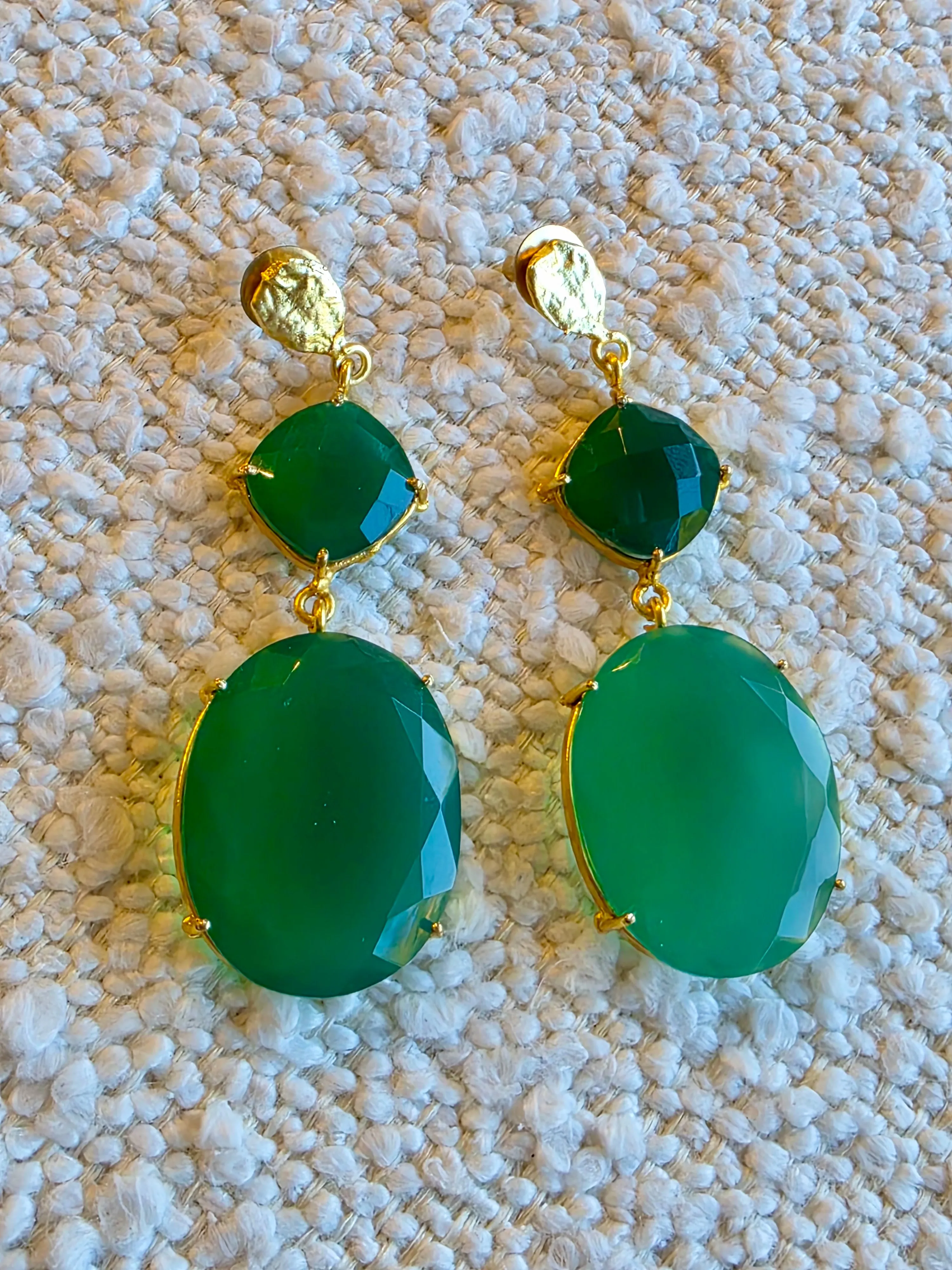 Gemajesty Green Agate Drop Gold Earring
