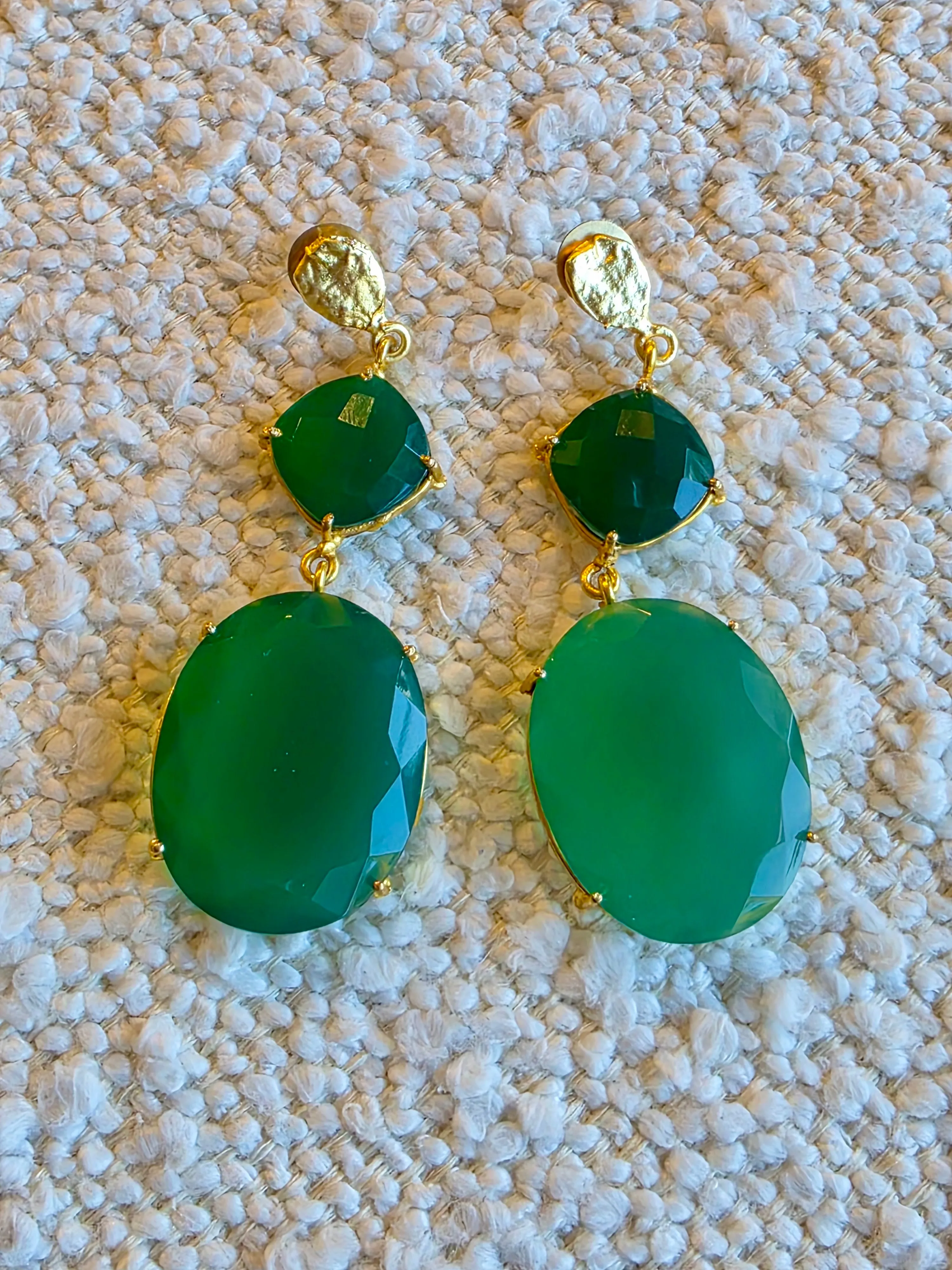 Gemajesty Green Agate Drop Gold Earring