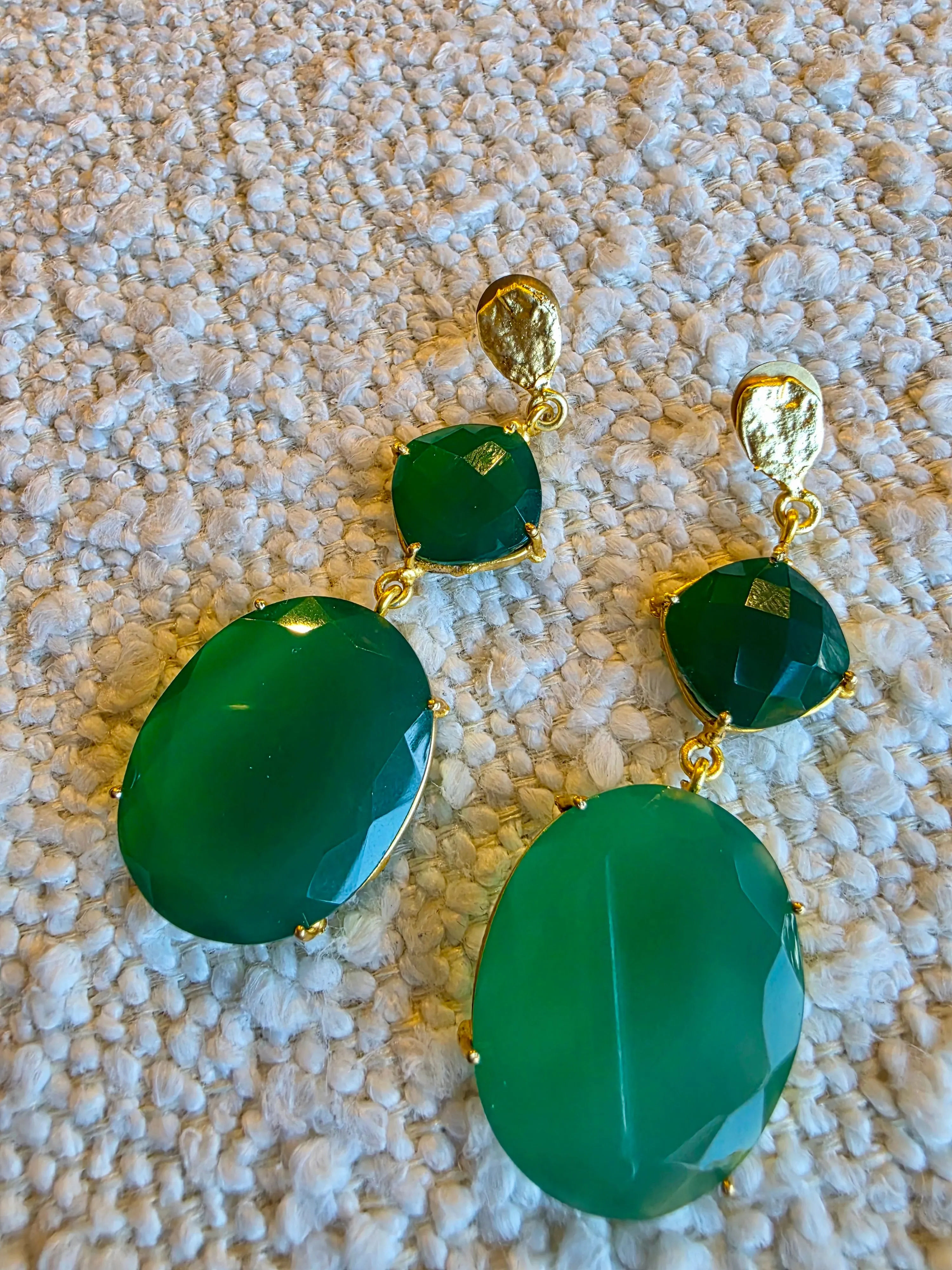 Gemajesty Green Agate Drop Gold Earring