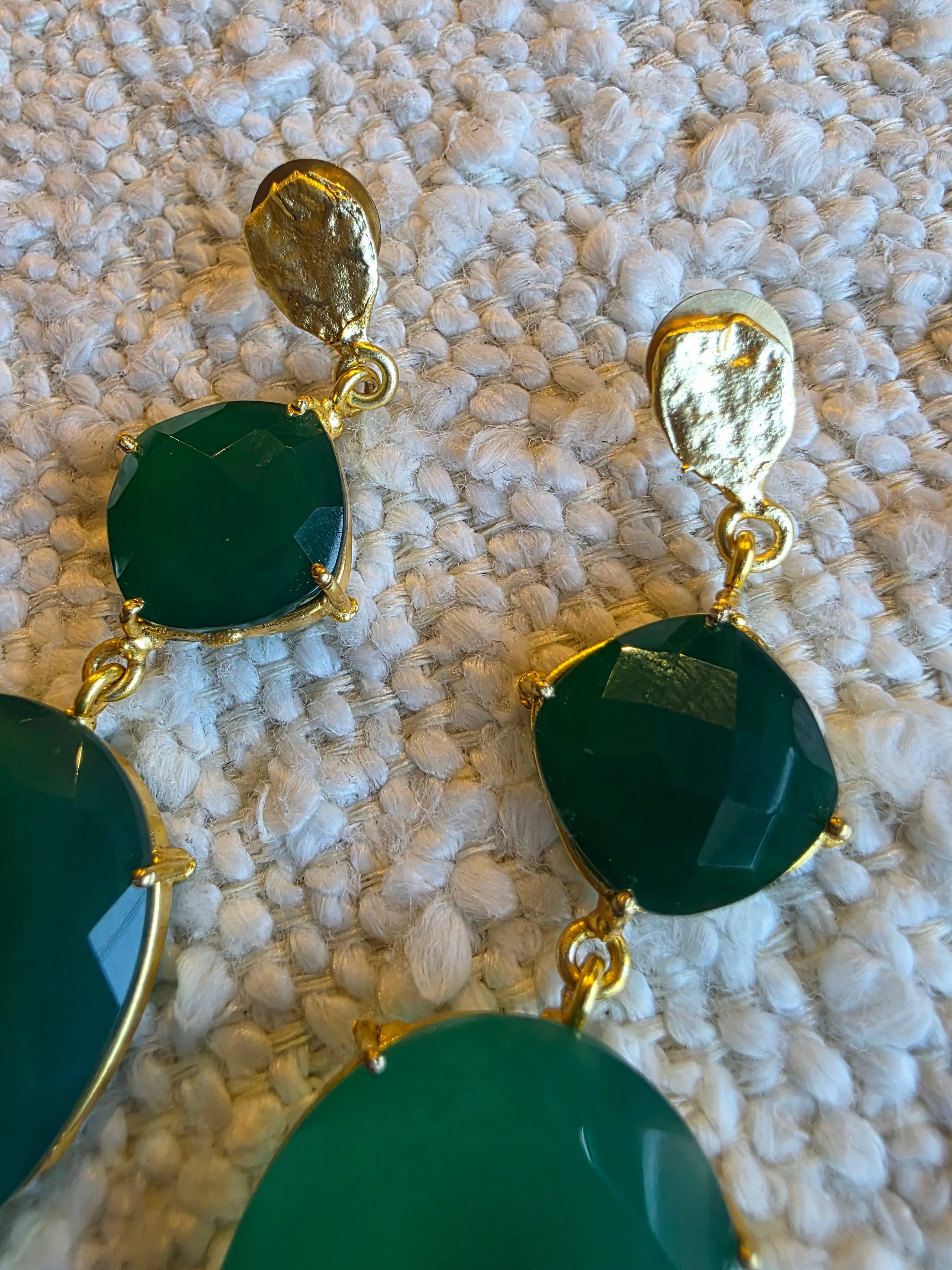 Gemajesty Green Agate Drop Gold Earring