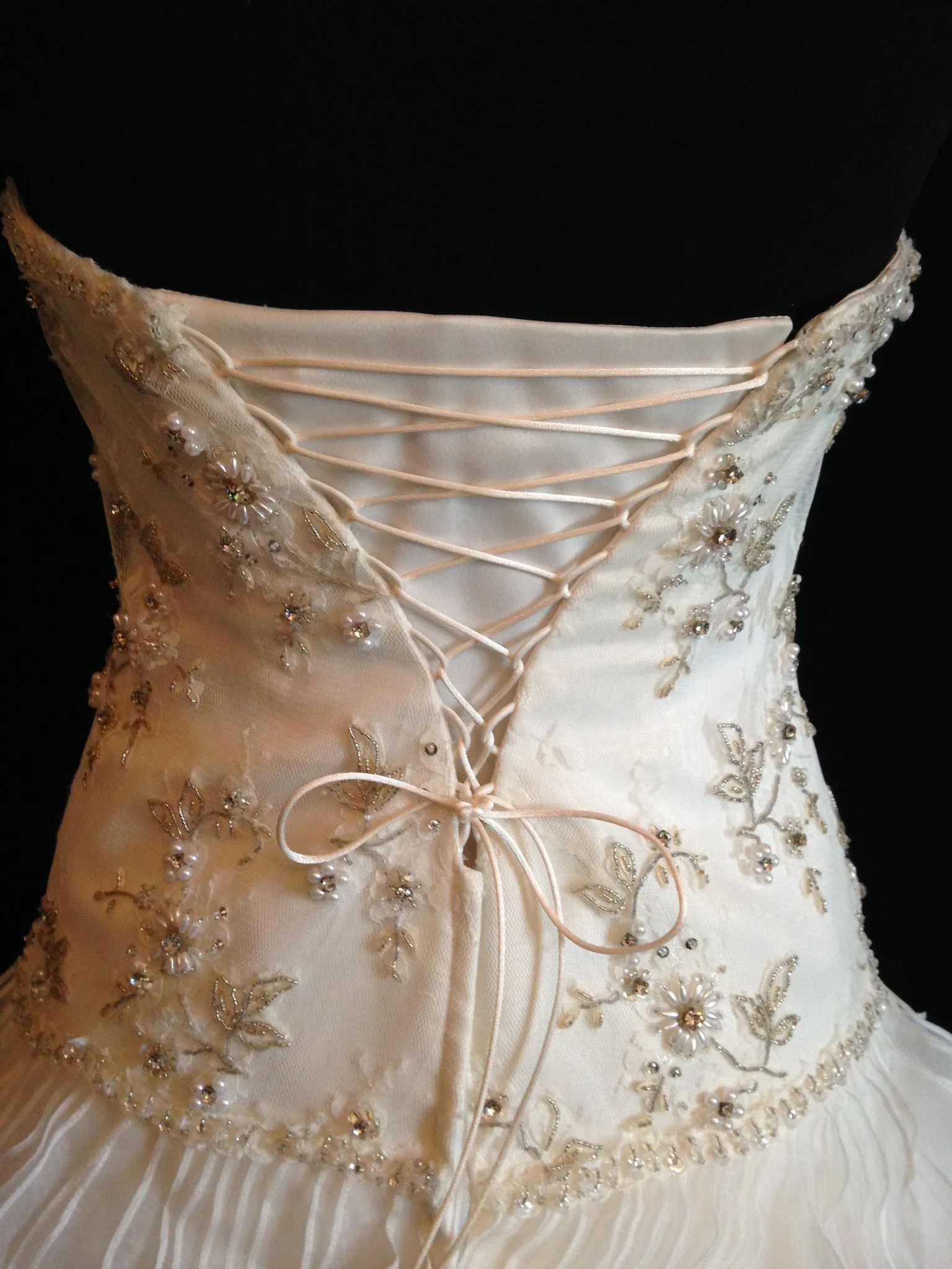 Lusan Mandongus sample wedding dress 'Karylico' ruffle organza & lace ballgown.