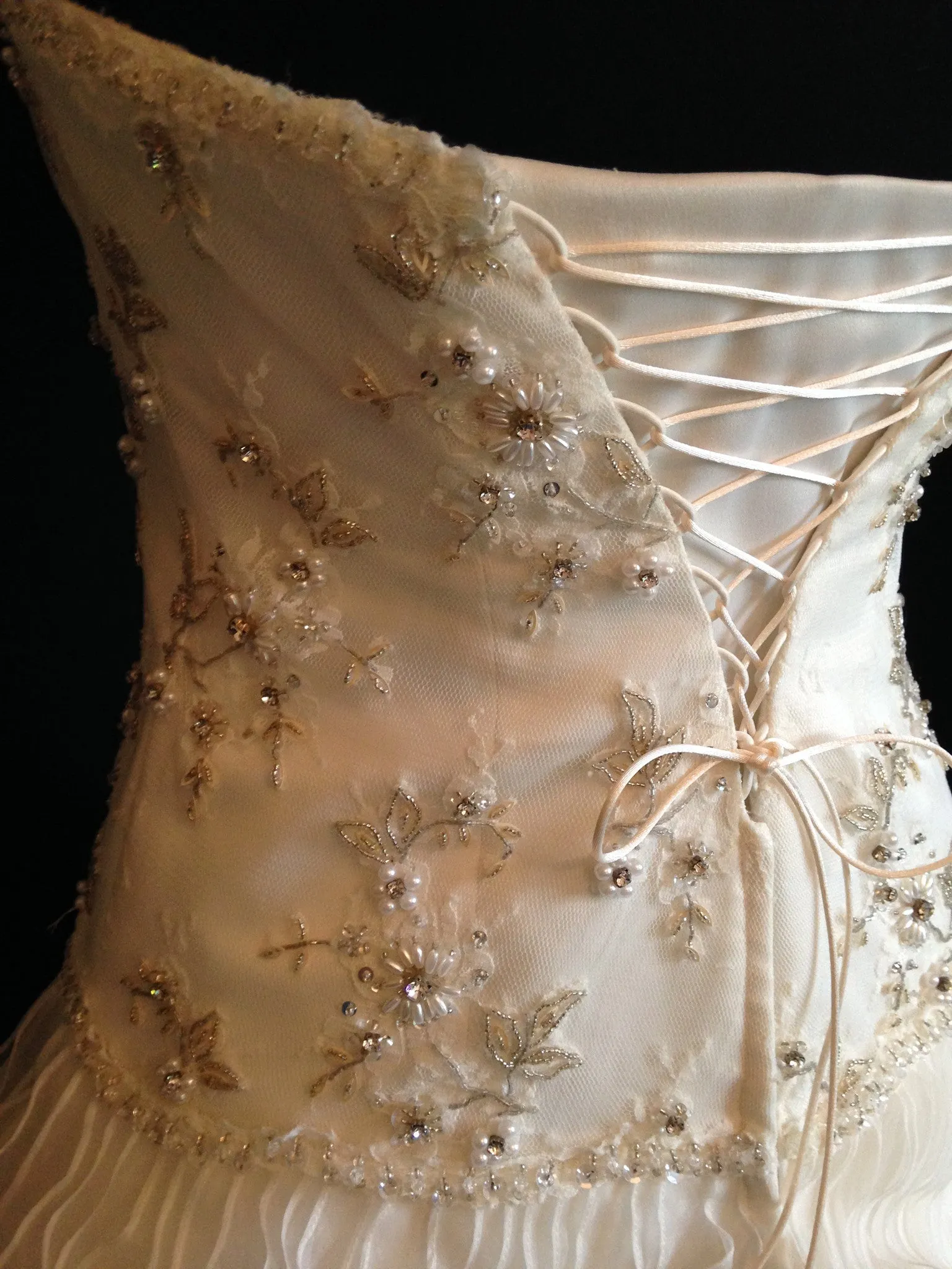 Lusan Mandongus sample wedding dress 'Karylico' ruffle organza & lace ballgown.