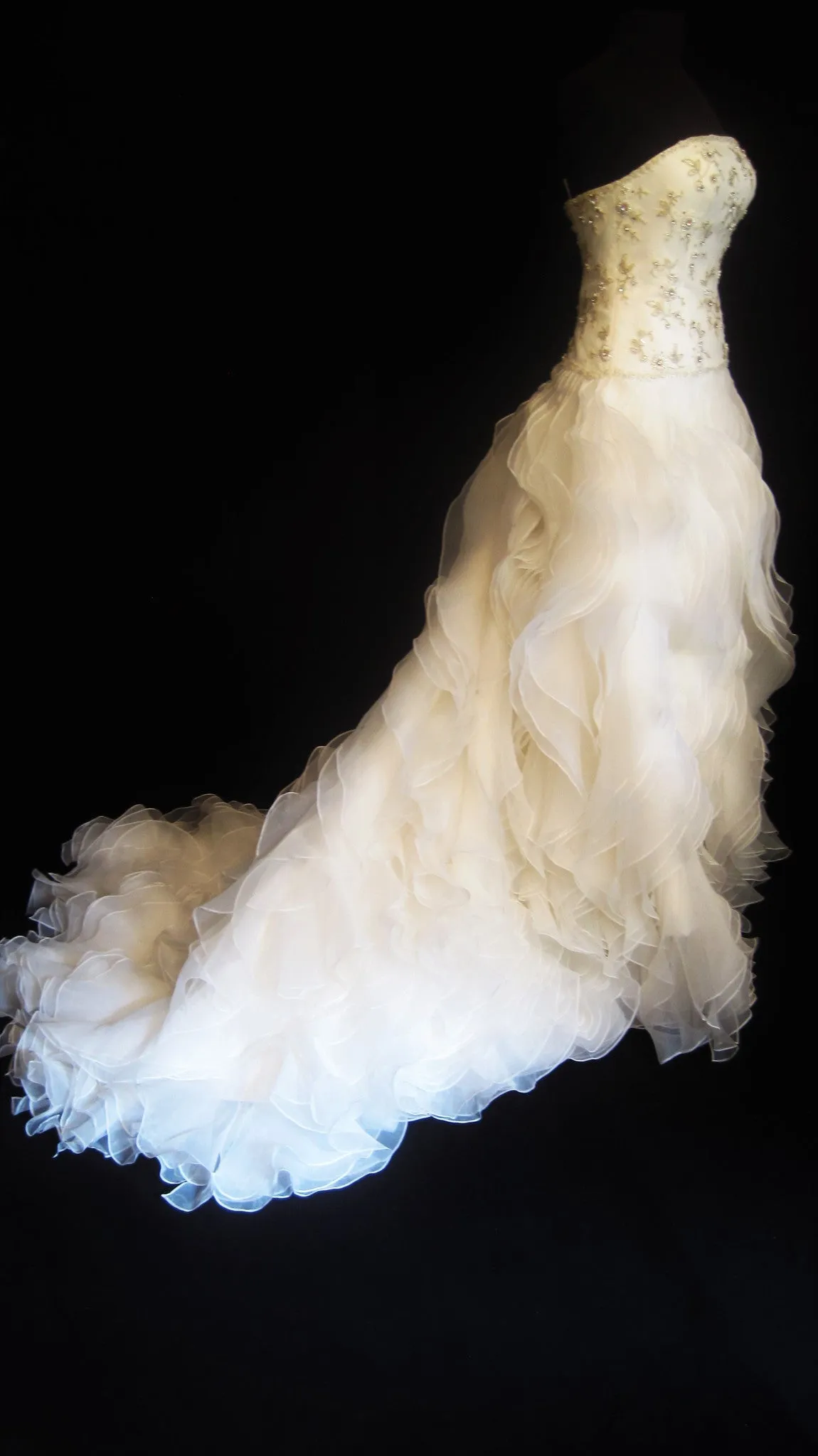 Lusan Mandongus sample wedding dress 'Karylico' ruffle organza & lace ballgown.