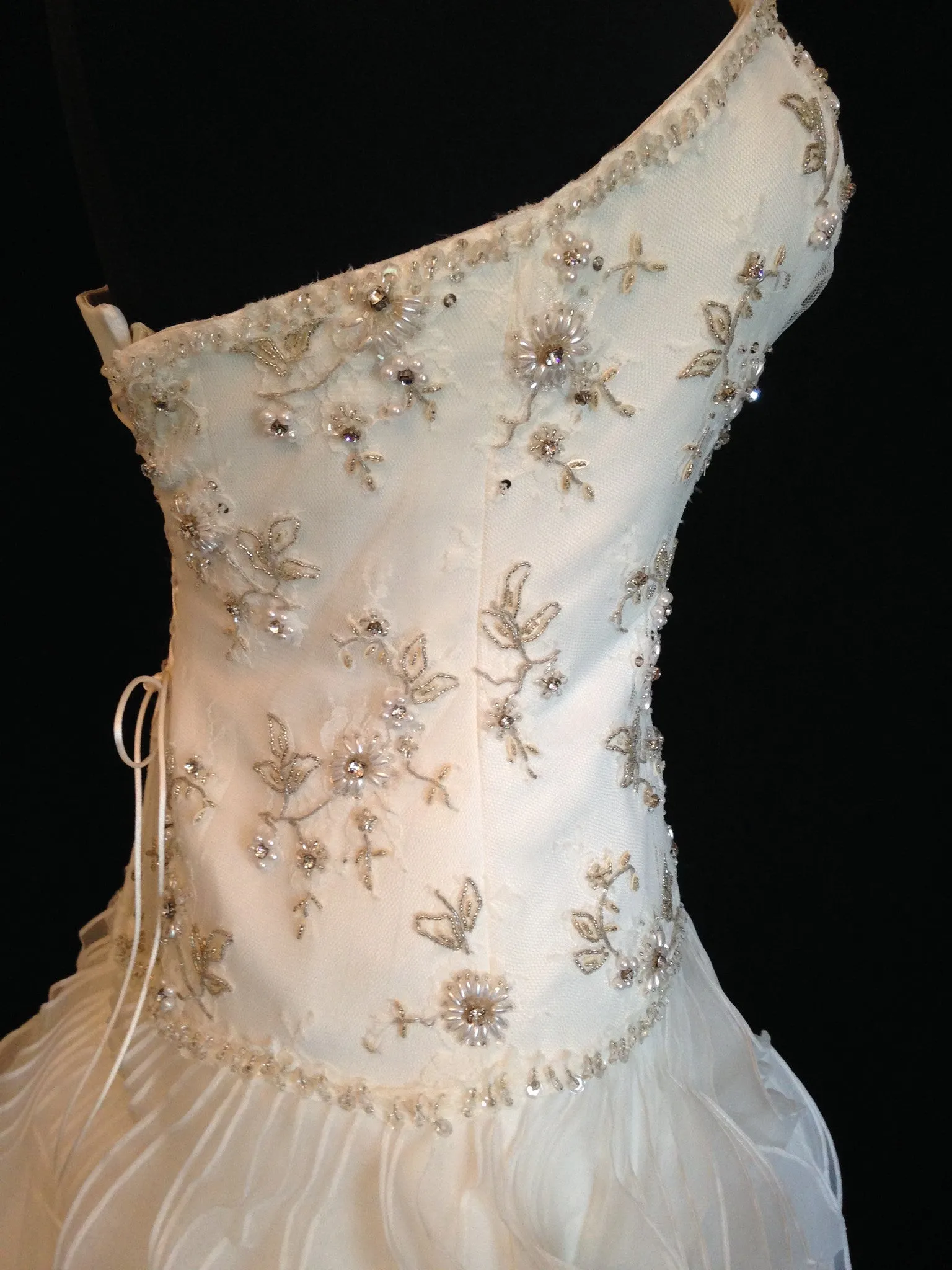 Lusan Mandongus sample wedding dress 'Karylico' ruffle organza & lace ballgown.
