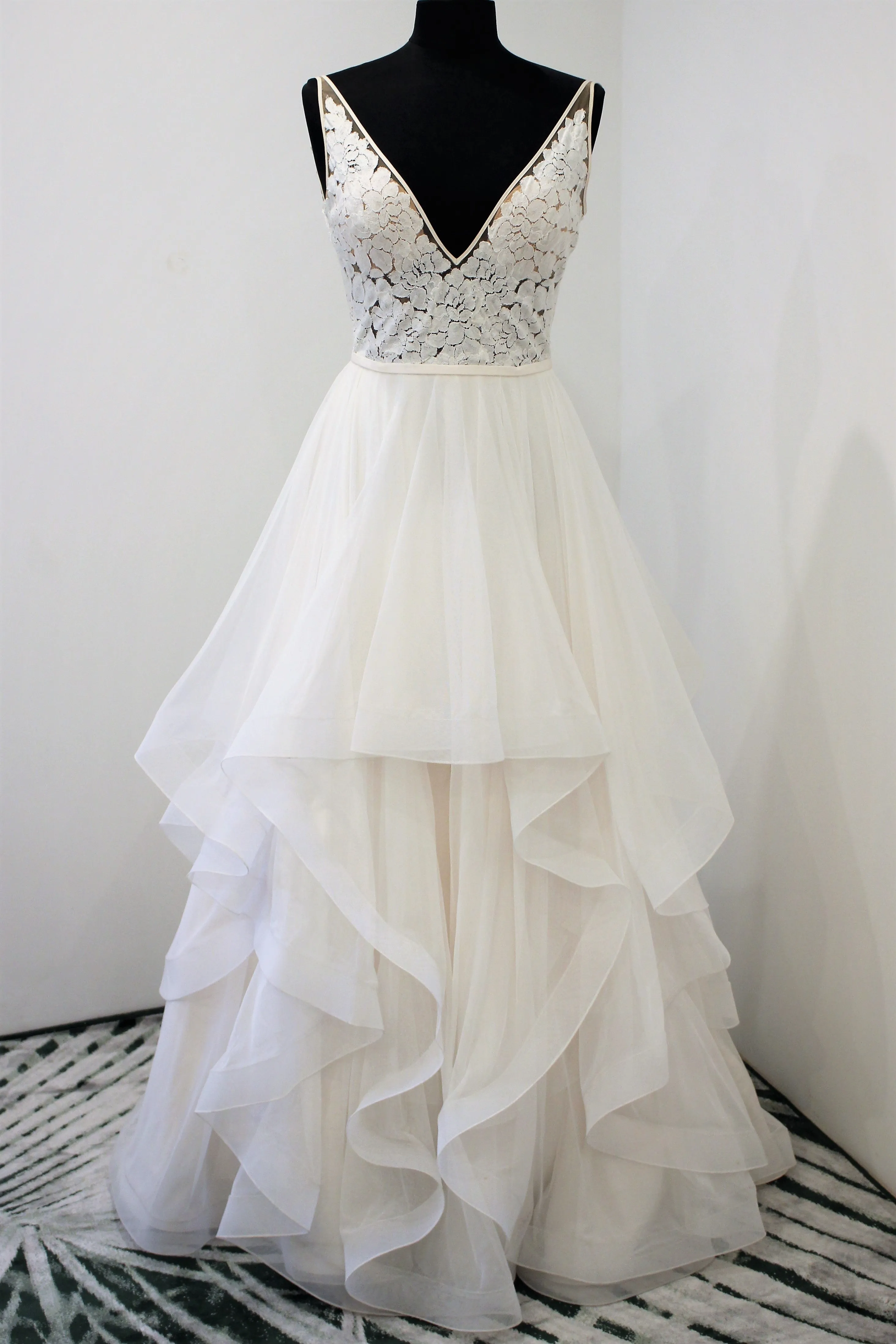 Mikaella '2191' size UK 10